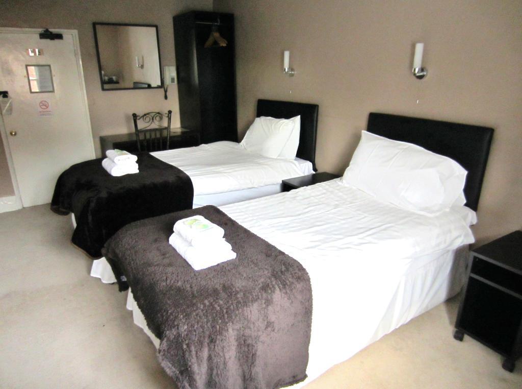 The Grail Court Hotel Burton-upon-Trent Стая снимка