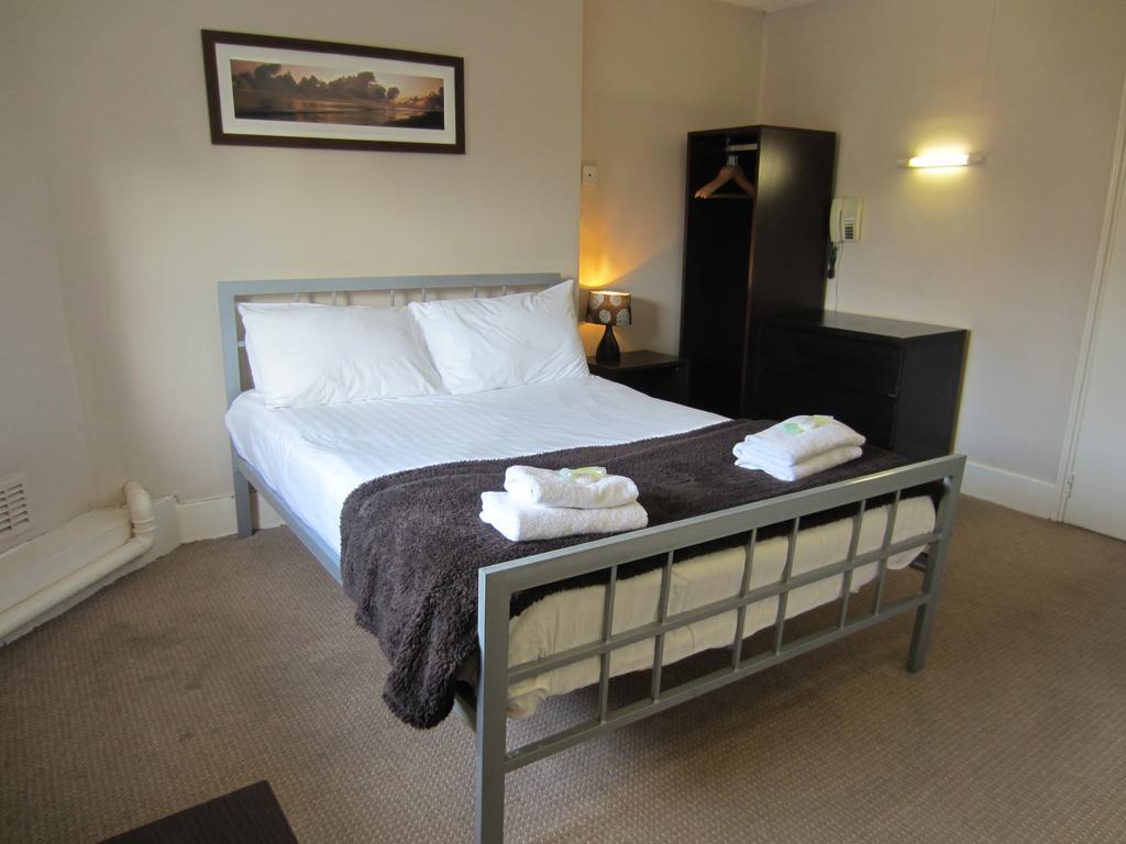 The Grail Court Hotel Burton-upon-Trent Стая снимка
