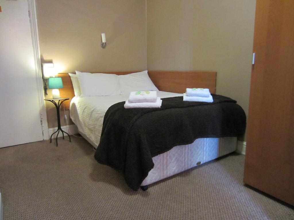 The Grail Court Hotel Burton-upon-Trent Стая снимка