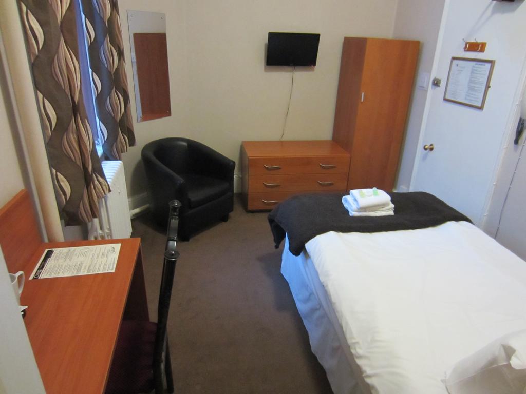 The Grail Court Hotel Burton-upon-Trent Стая снимка