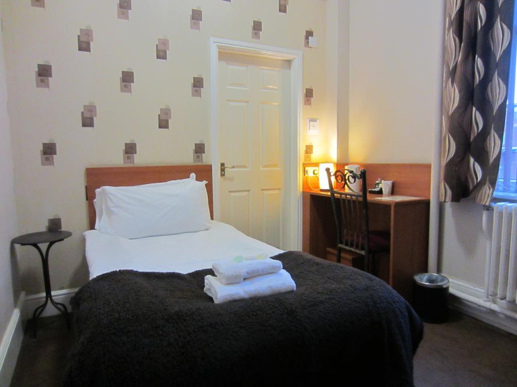 The Grail Court Hotel Burton-upon-Trent Стая снимка