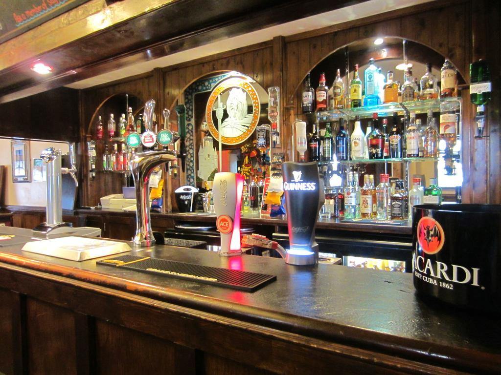 The Grail Court Hotel Burton-upon-Trent Екстериор снимка
