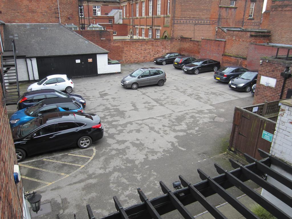 The Grail Court Hotel Burton-upon-Trent Екстериор снимка